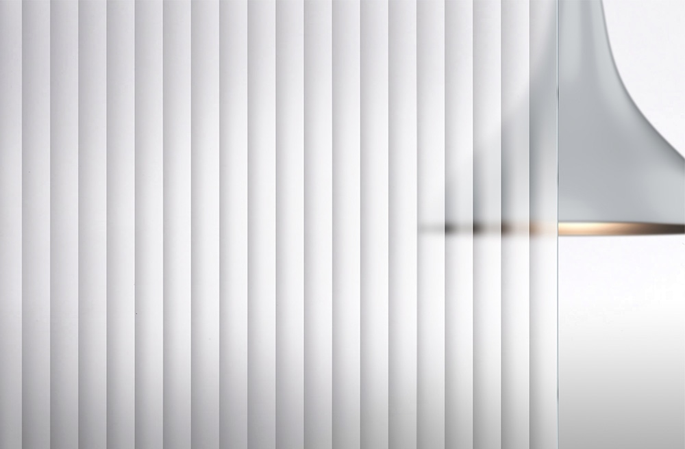 https://wwwglassserviceit55aa9.zapwp.com/q:l/r:0/wp:1/w:1/u:https://www.glass-service.it/wp-content/uploads/2022/03/sistemi-in-vetro-da-interno-madras-fluido-web.jpg